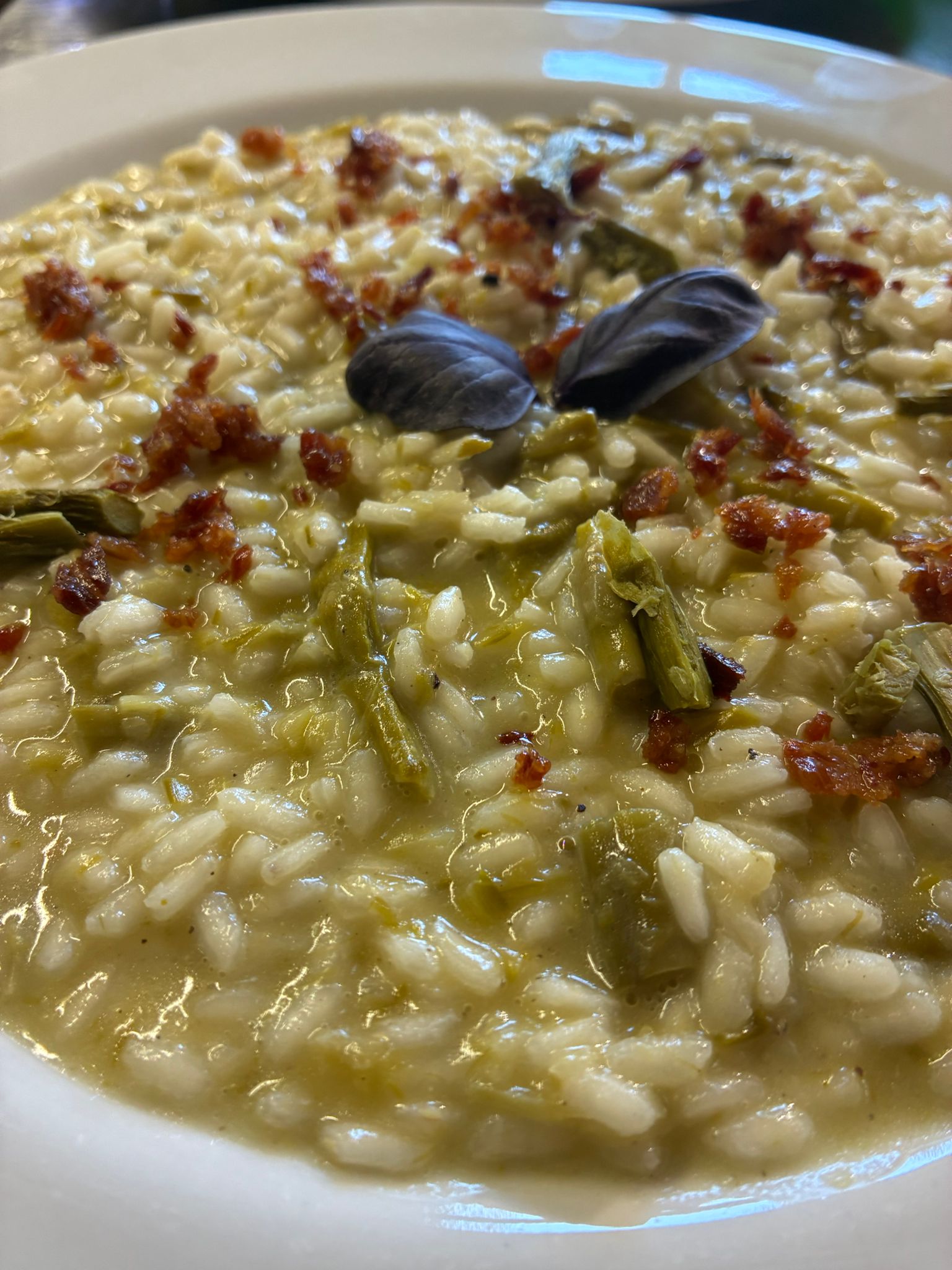 Risotto asparagi, guanciale croccante